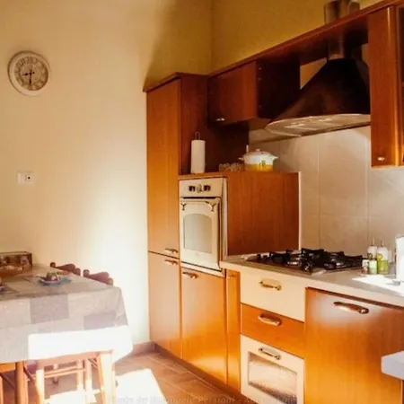 La Casetta Di Lola Apartman *